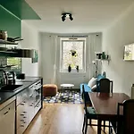 Sonnige Wohnung Mit Parkblick Nahe Schoenbrunn